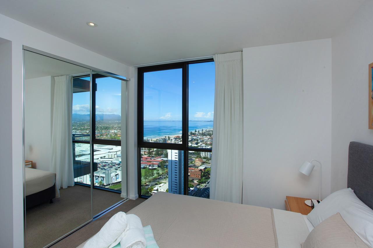 High Floor Ocean View Suites Broadbeach 골드코스트 외부 사진