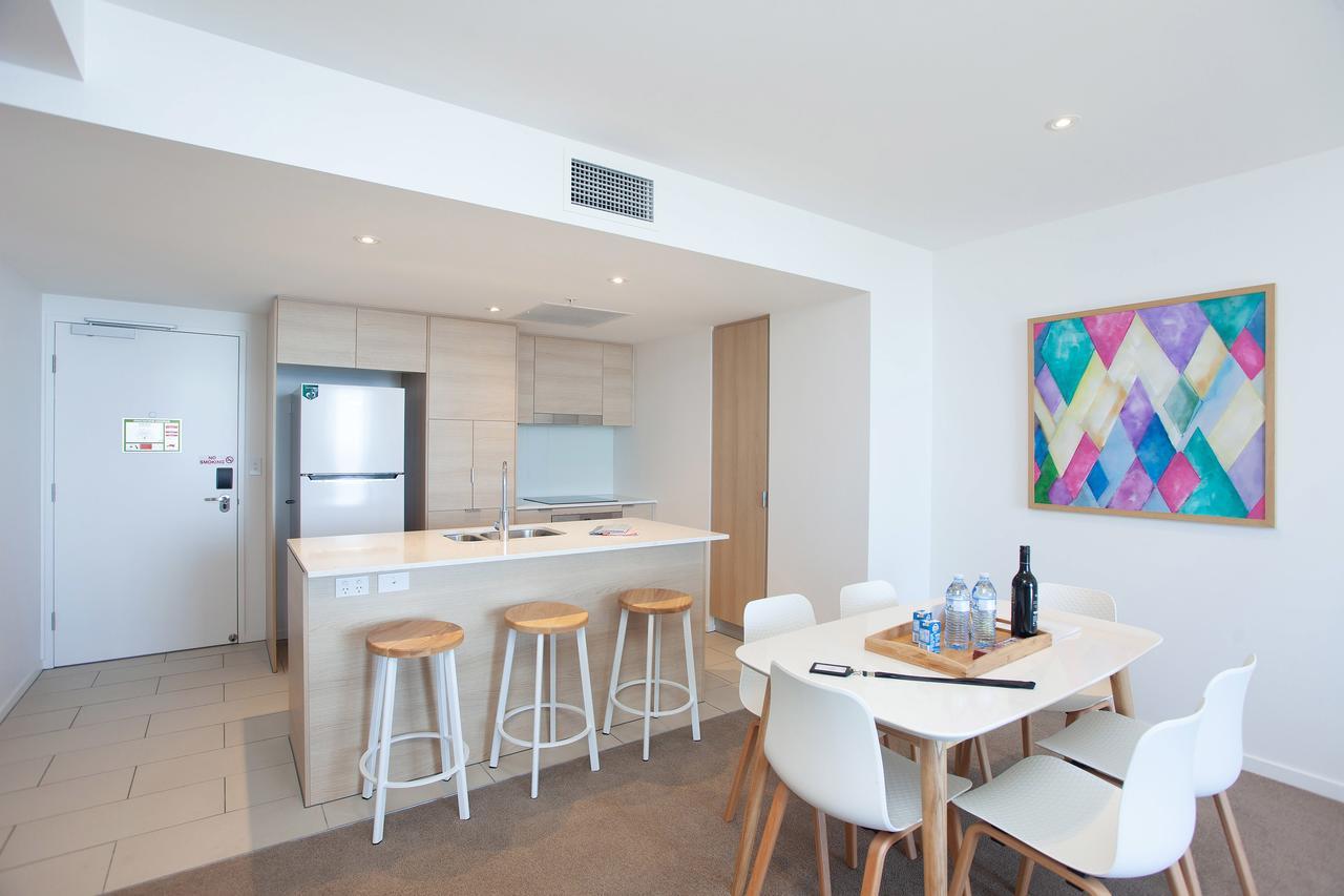 High Floor Ocean View Suites Broadbeach 골드코스트 외부 사진